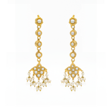Load image into Gallery viewer, FLORAL PEARL EARRINGS (7898082934915)