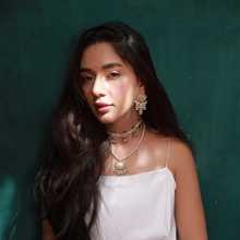 Load image into Gallery viewer, MOTHER OF PEARL FLOWER NECKLACE (7898083328131)